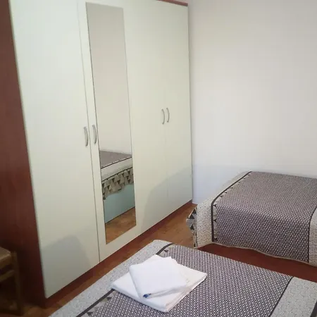 With Parking Space Rovanjska, Paklenica - 24348 Апартаменты Ясенице