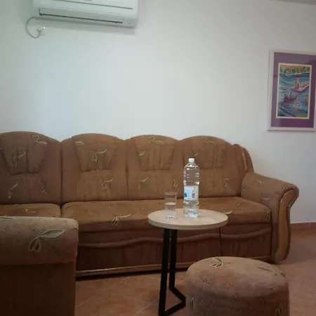 Апартаменты With Parking Space Rovanjska, Paklenica - 24348 Ясенице